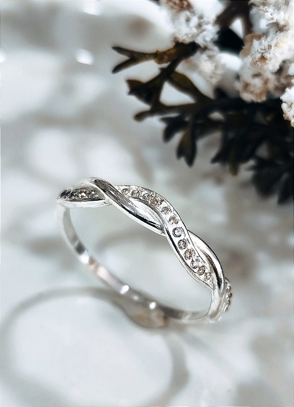 AQP19120 Anel Prata Entrelaçado Cravejado Zirconia QUALITÁ Semijoias