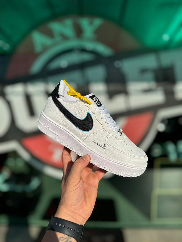 Tênis Nike Air Force 1 Branco/Preto Simb refletivo