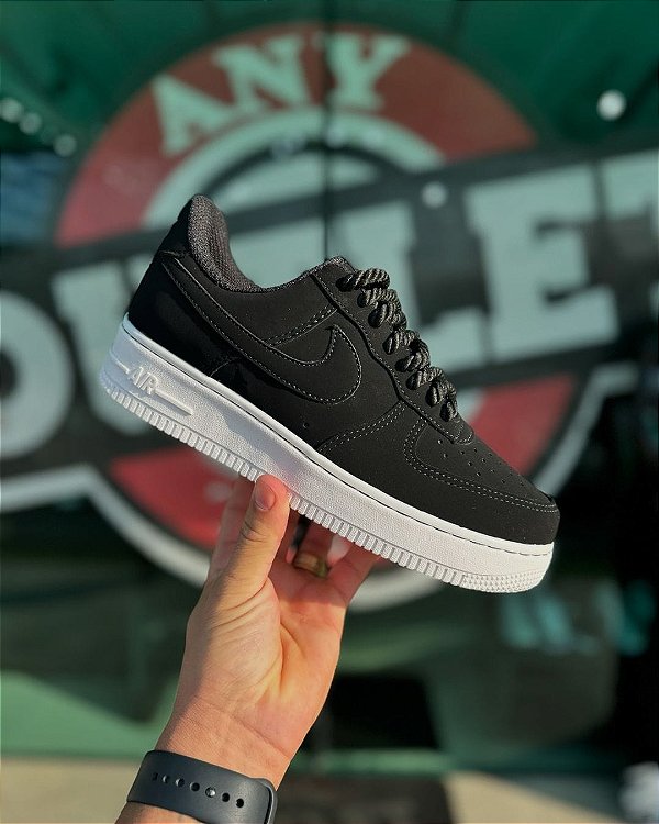 Tênis Nike Air Force 1 Nobuck Black/Solado Branco Prem