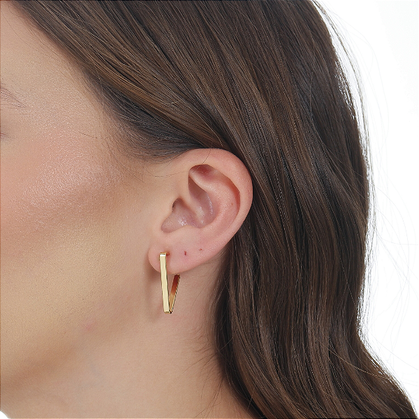 BRINCO ARGOLA TRIÂNGULO FIO QUADRADO