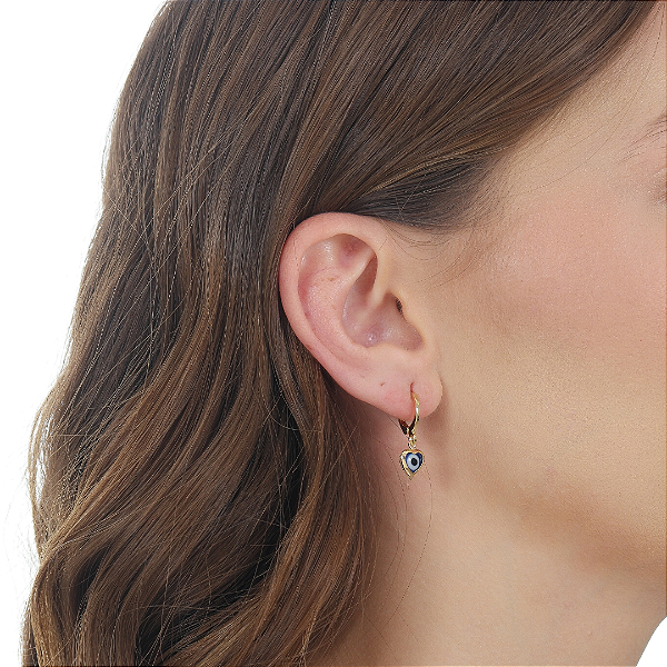 BRINCO ARGOLINHA COM PINGENTE CORAÇÃO OLHO GREGO - BANHO DE OURO 18K