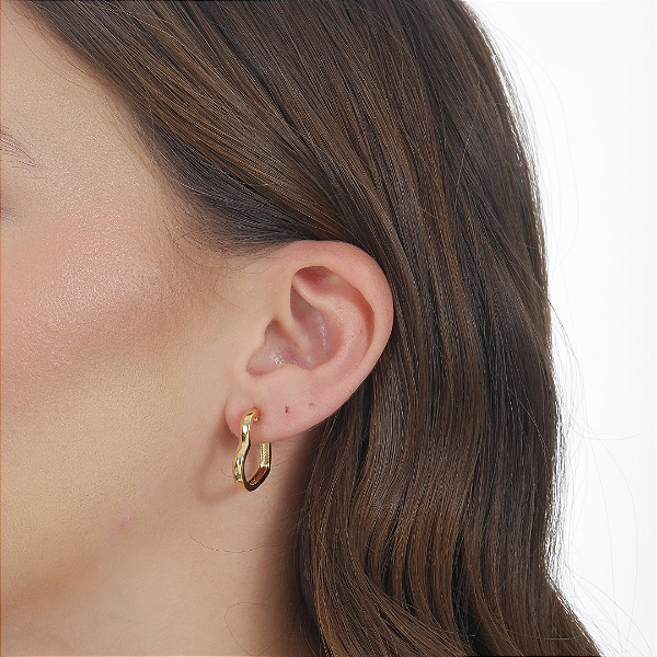 BRINCO CORAÇÃO DEITADO FECHADO G - BANHO EM OURO 18K