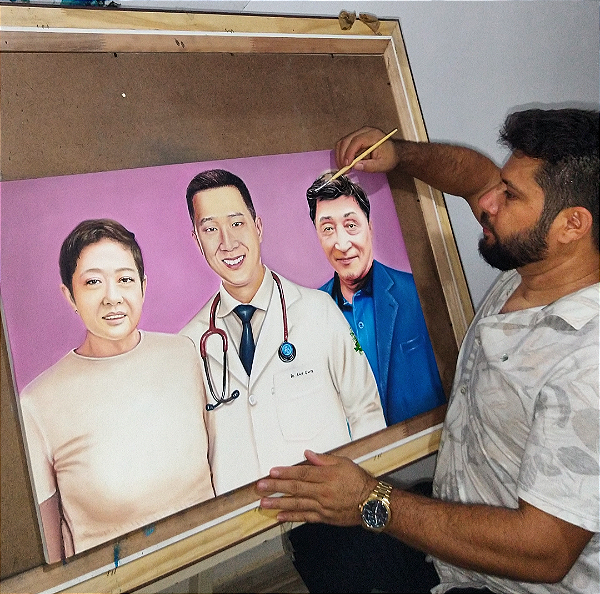 A SUA ENCOMENDA DE RETRATO, PINTURA EM TELA, COM 3 PESSOA NO QUADRO, TAMANHO 50/70 cm.