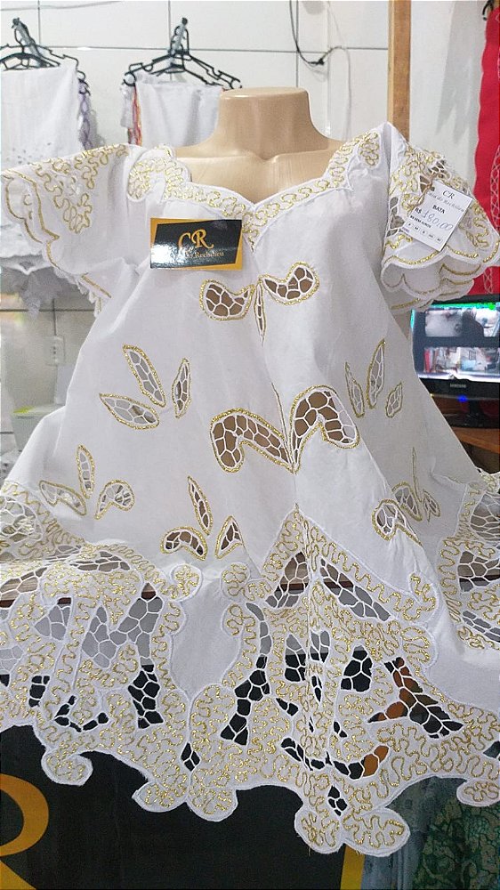 Bata Rechilieu Branca e fio dourado simbolo Machado