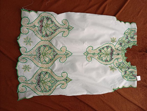 Vestido bordado verde com fio dourado peça unica