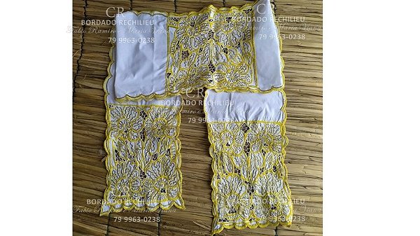 Pano de cabeça Bordado amarelo com fio dourado