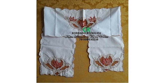 Pano de cabeça Bordado vermelho com fio dourado