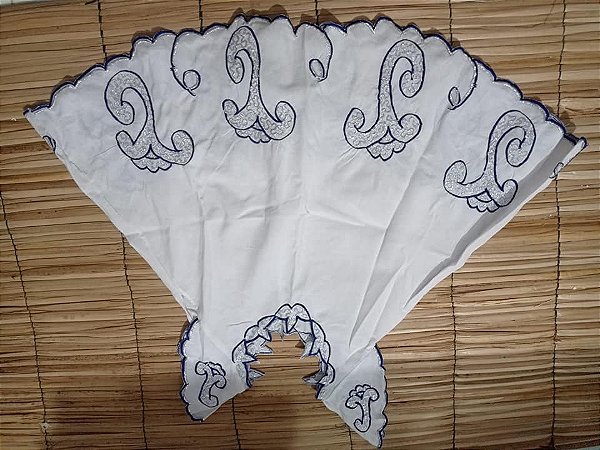 Bata bordado azul com fio prata