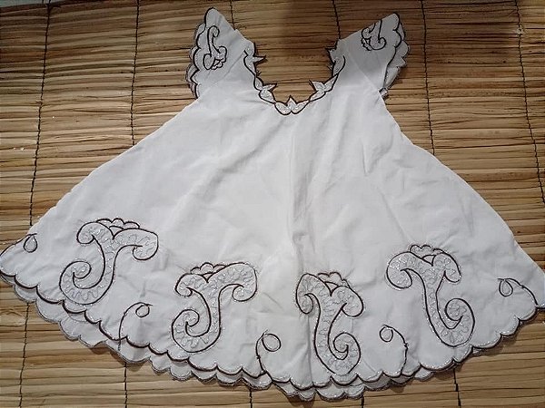 Bata bordado marrom com fio dourado