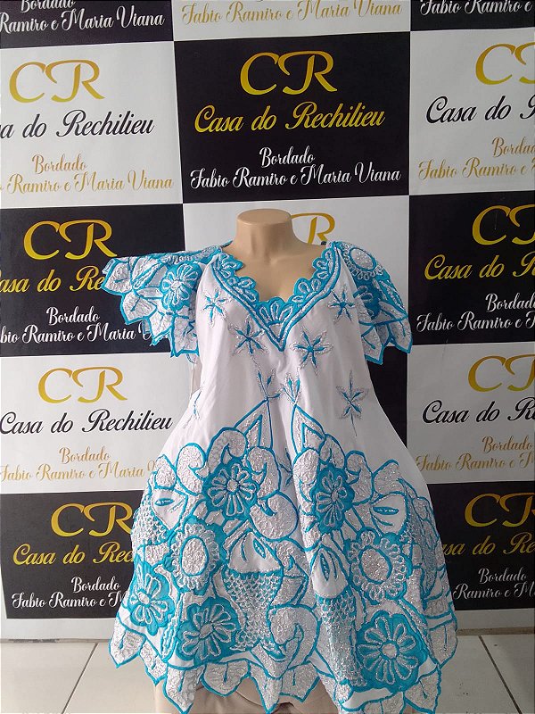 Bata bordado azul com fio prata e pintura