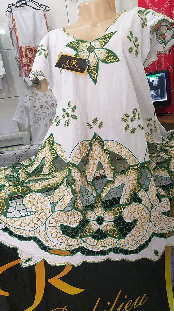 Bata bordado bordado verde com pintura e fio dourado