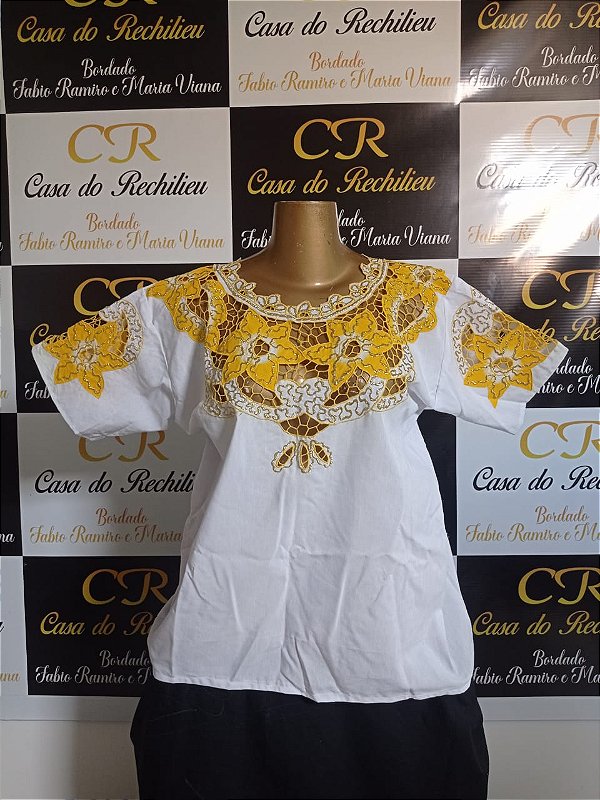 camisu bordado  amarelo com pintura e fio dourado