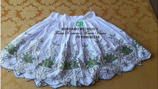 Saia bordada verde com fio dourado  5mt de roda