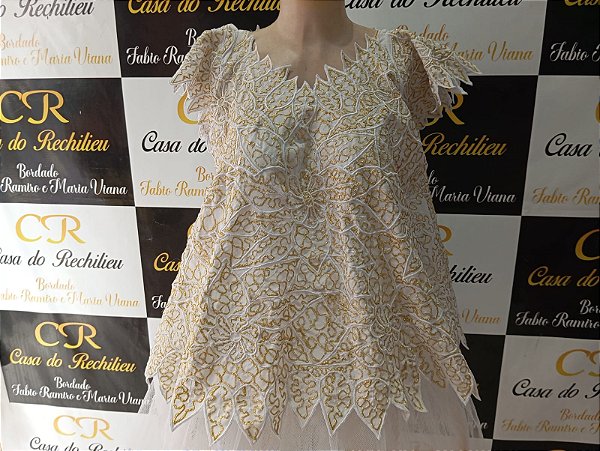 bata bordado branco com fio dourado peça unica