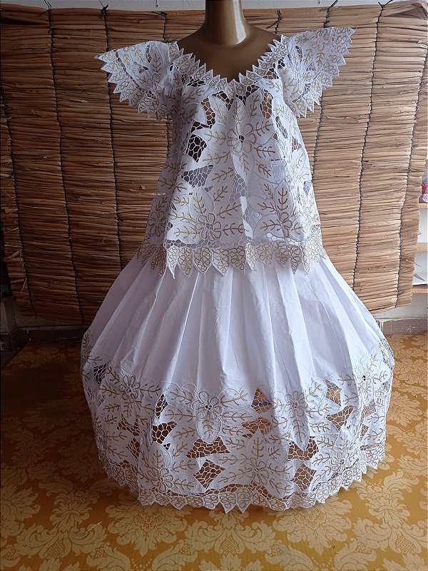 Baiana bordado branco com fio dourado 6peças