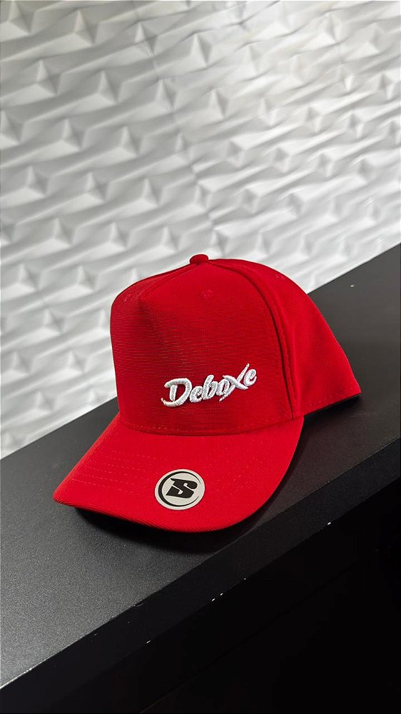 BONE DEBOXE VERMELHO 2026