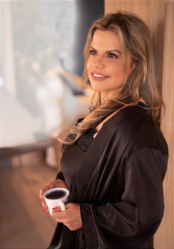 Robe Tulipa em Cetim Preto
