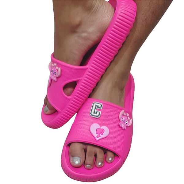 Chinelo Nuvem Slide Pink em EVA com 03 Pins à sua escolha