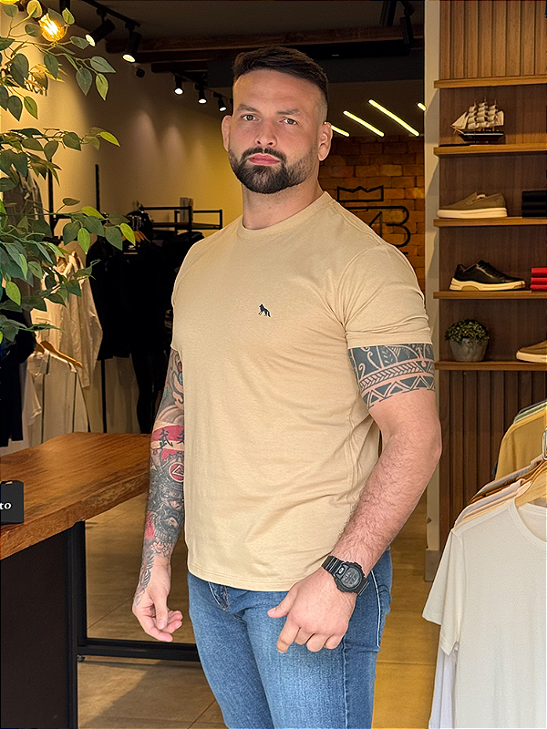 Camiseta Acostamento Lobo nas Costas Bege Caqui
