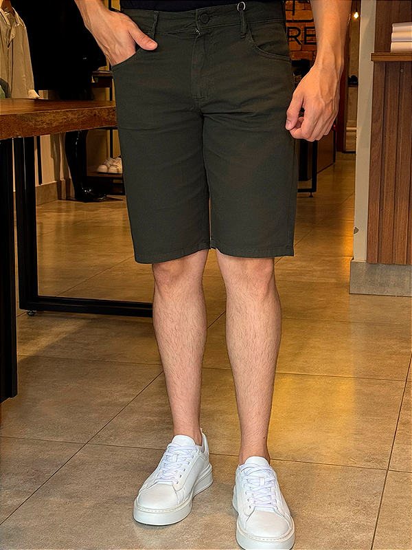 Bermuda Masculina Sarja Slim Verde Forum Paul – Estilo Casual Sofisticado
