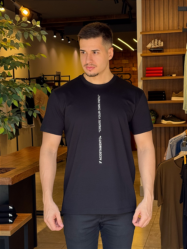 Camiseta Acostamento Escrita Vertical Preta