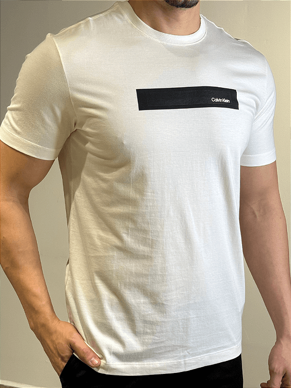 Camiseta Calvin Klein Embossed Color Branca