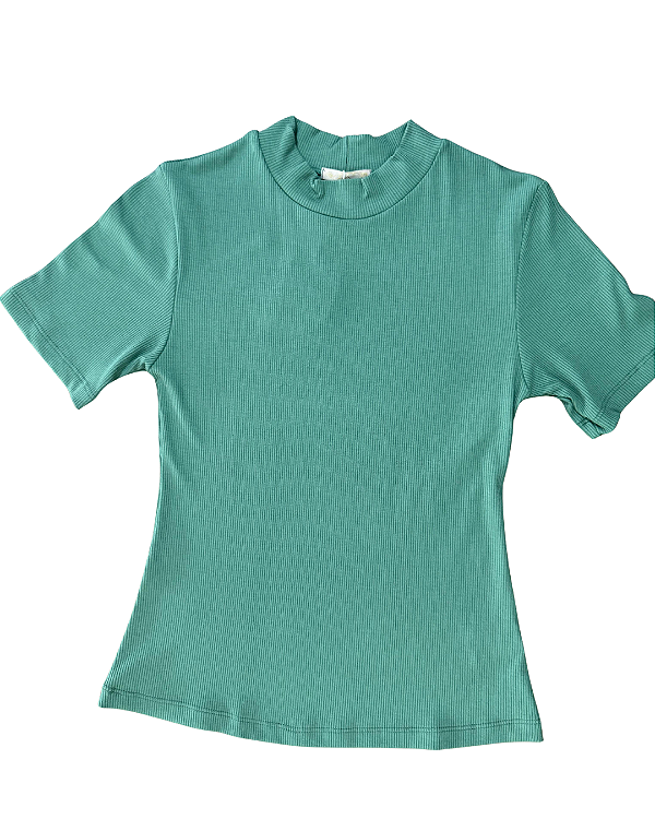 Blusa canelada gola alta