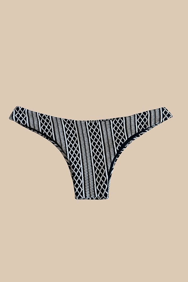 Calcinha Asa Delta Trama