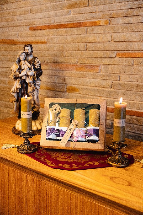Kit Advento c/ 4 Velas de Cera de Abelha Alveolada de 10cm x 4cm - Potes Brancos