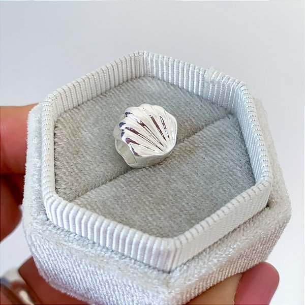 Berloque concha passante banhado a prata