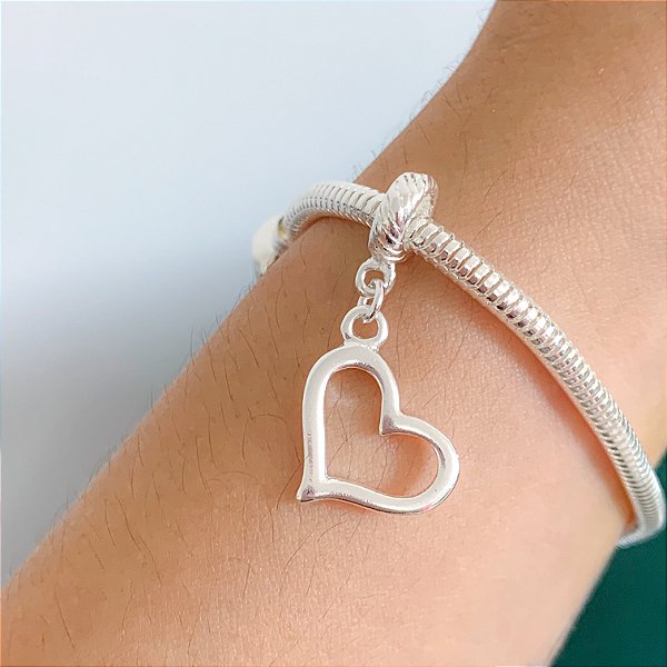 Berloque coração vazado banhado a prata