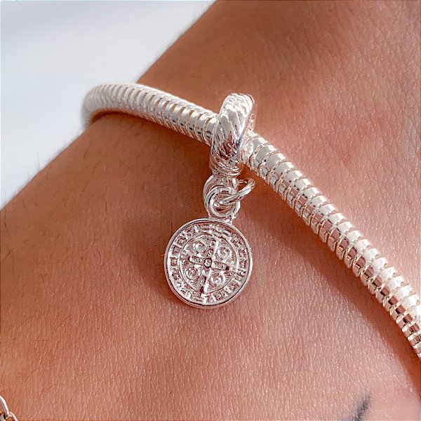 Berloque medalha São bento banhado a prata