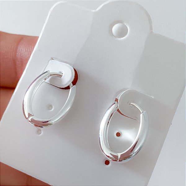 Argola click boleada oval banhado a prata