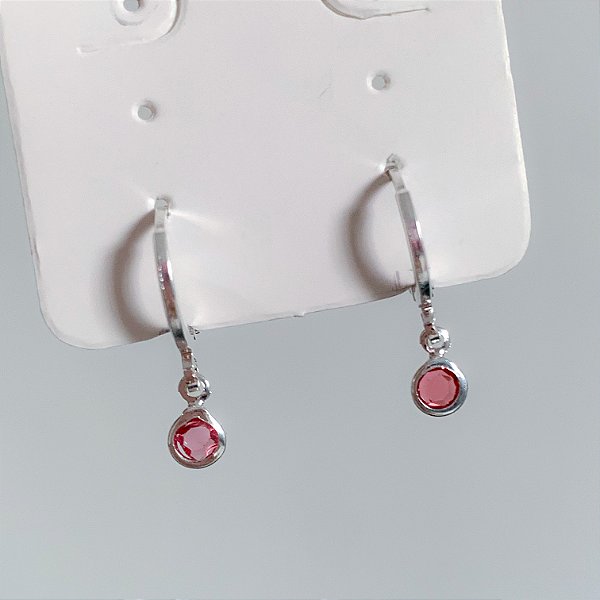 Argola click pingente ponto de luz rosa banhado a prata