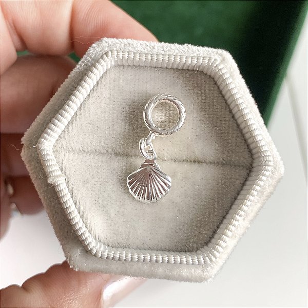 Berloque concha pequena banhado a prata