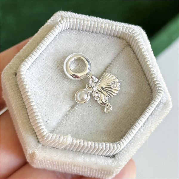 Berloque patuá mar cavalo marinho banhado a prata