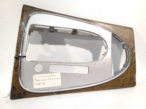 Moldura Trambulador Botão Detalhe Mercedes E320 2004