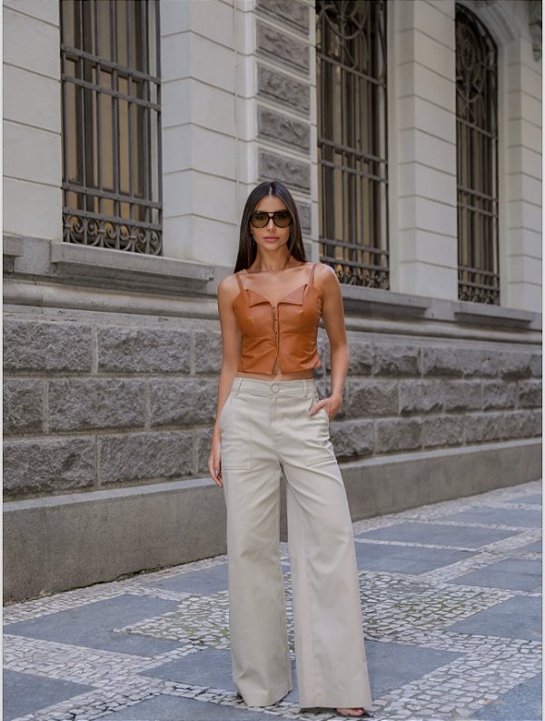 Blusa de Alça Couro Eco Carmel