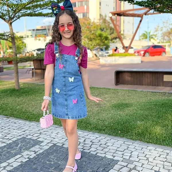 Jardineira Infantil Menina Jeans aplique Borboleta