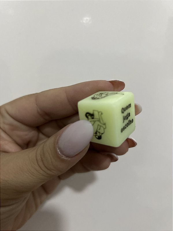 DADO BRILHA NO ESCURO HÉTERO