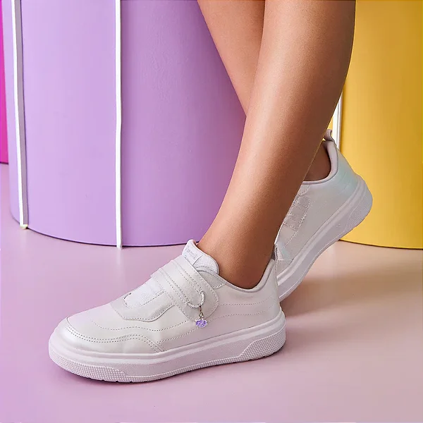 Tênis Infantil Feminino XP24 com Pingente Perolado Branco