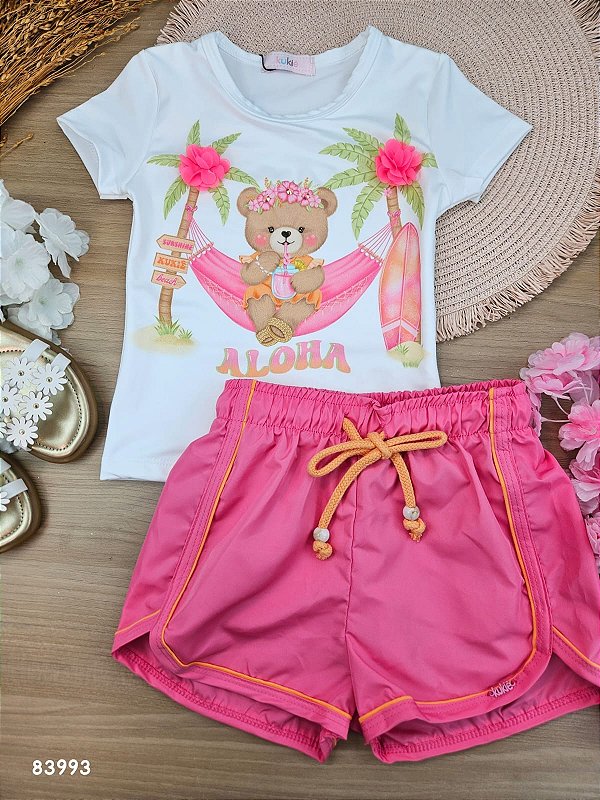 Conjunto de Blusa em Malha UV e Short em Nylon