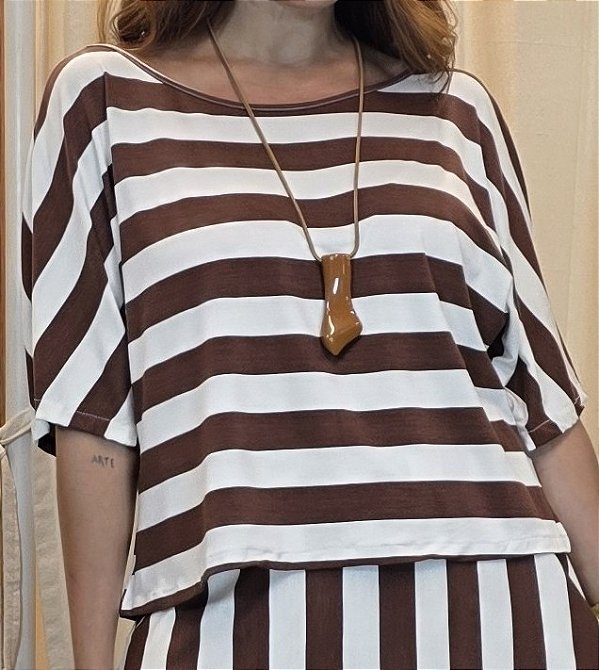 Blusa Morcego Manga Curta Listra Marrom