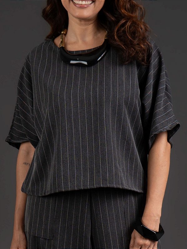 Blusa Morcego Risca de Giz Preta