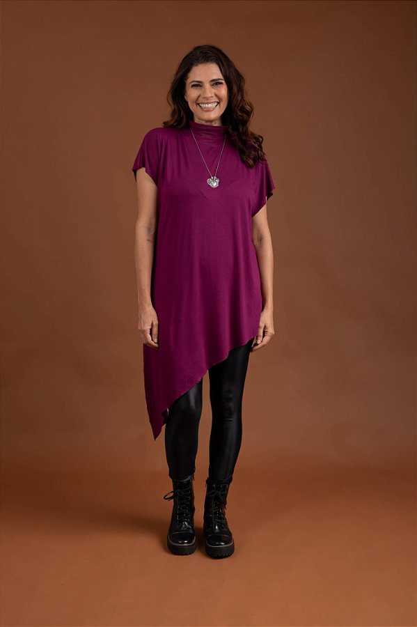 Blusa Assimétrica Gola Alta Uva