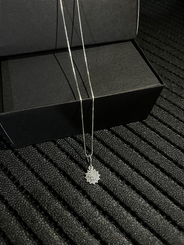 Colar Flor Cravejada