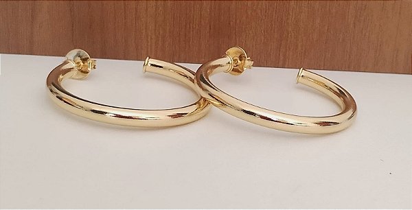 Brinco Argola Tubo Lisa M Banhada em Ouro 18k.