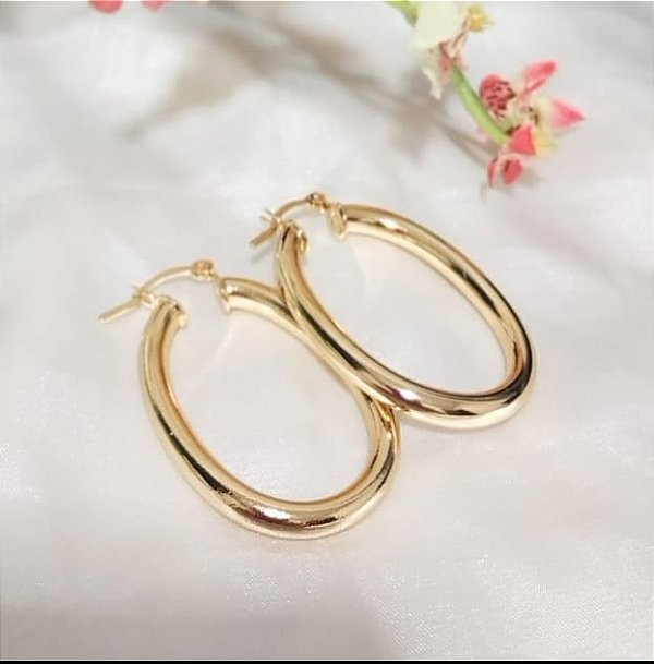 Brinco Argola Tubo Oval Lisa M Banhada em Ouro 18 k.