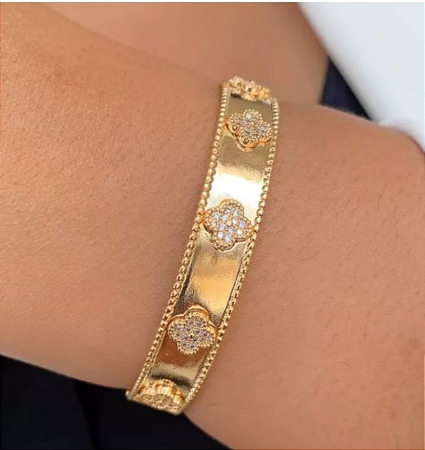 Bracelete com Detalhes Bolinhas nas Laterais e Trevo Cravejados Banhado em Ouro 18 k.