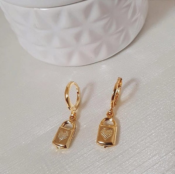 Brinco Argolinha Pingente Cadeado Banhado em Ouro 18 k.